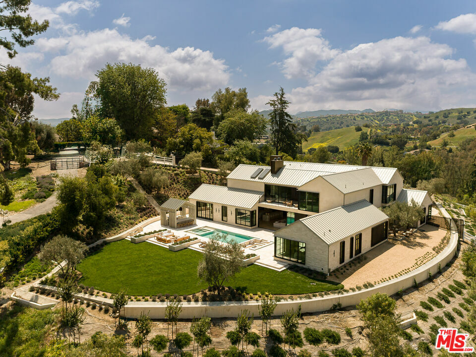 Property Photo: 24172 Lupin Hill Rd CA 91302