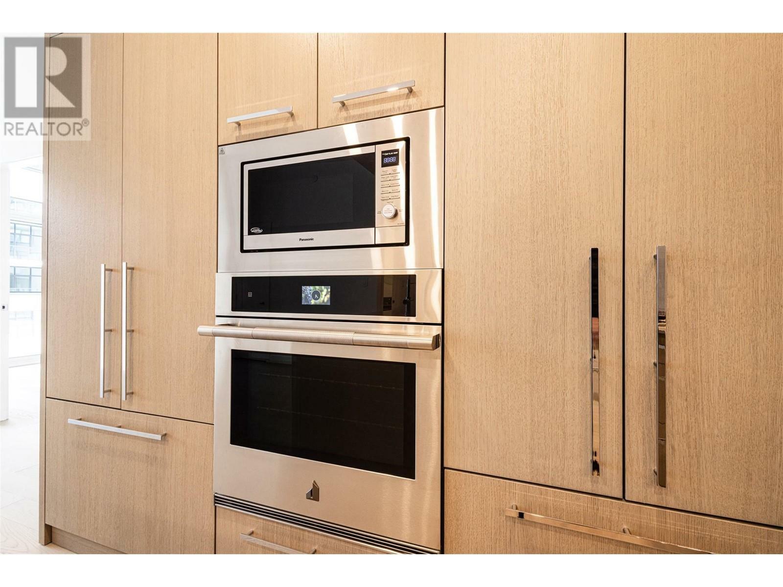 Property Photo: 3389 Lakeshore Road 312 BC V1W 0G5