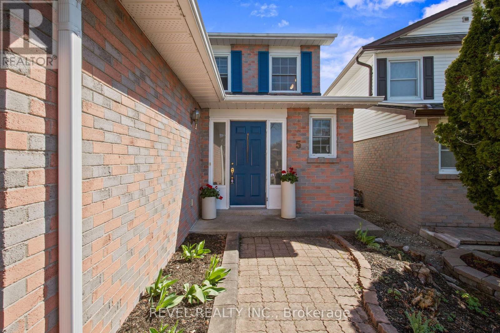 Property Photo: 5 Winners Circle ON L1N 7B5