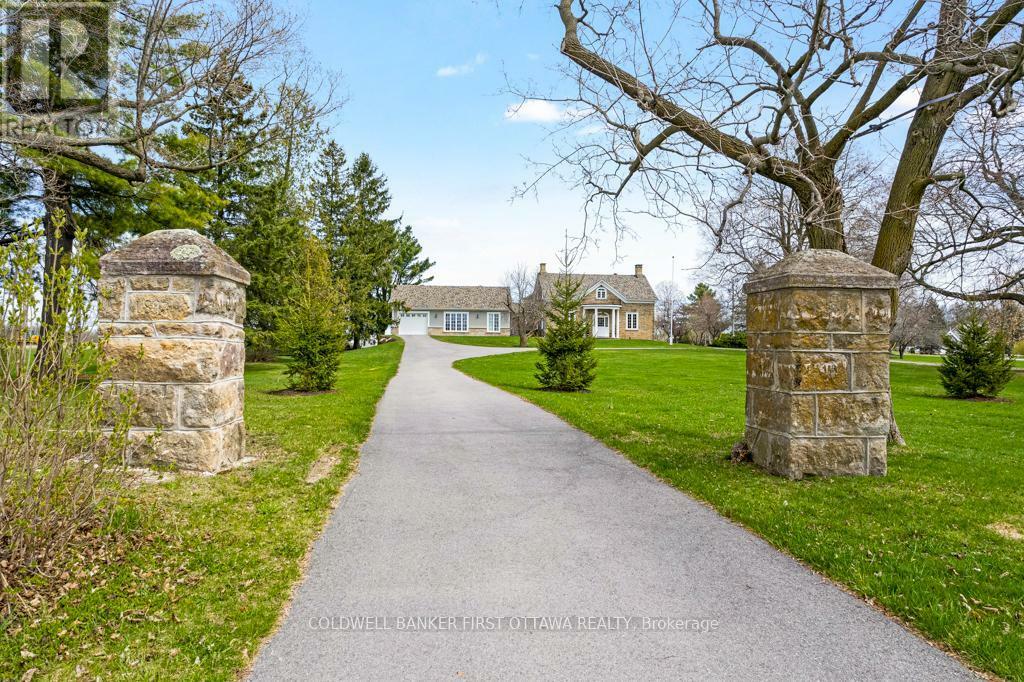 Photo de la propriété: 2638 Rideau Ferry Road ON K7H 0G5