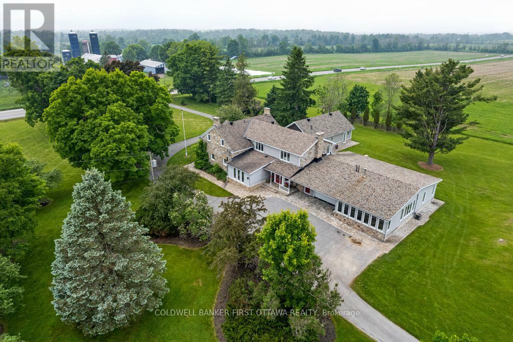 Property Photo: 2638 Rideau Ferry Road ON K7H 0G5