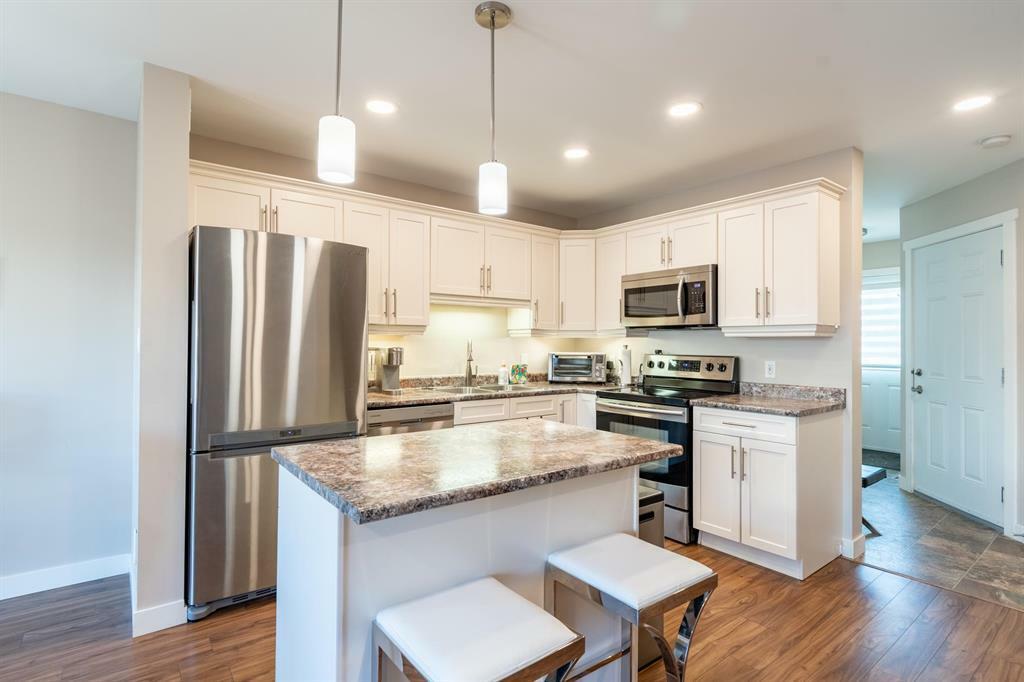 Property Photo: 900 Headmaster Row MB R2G 4J7