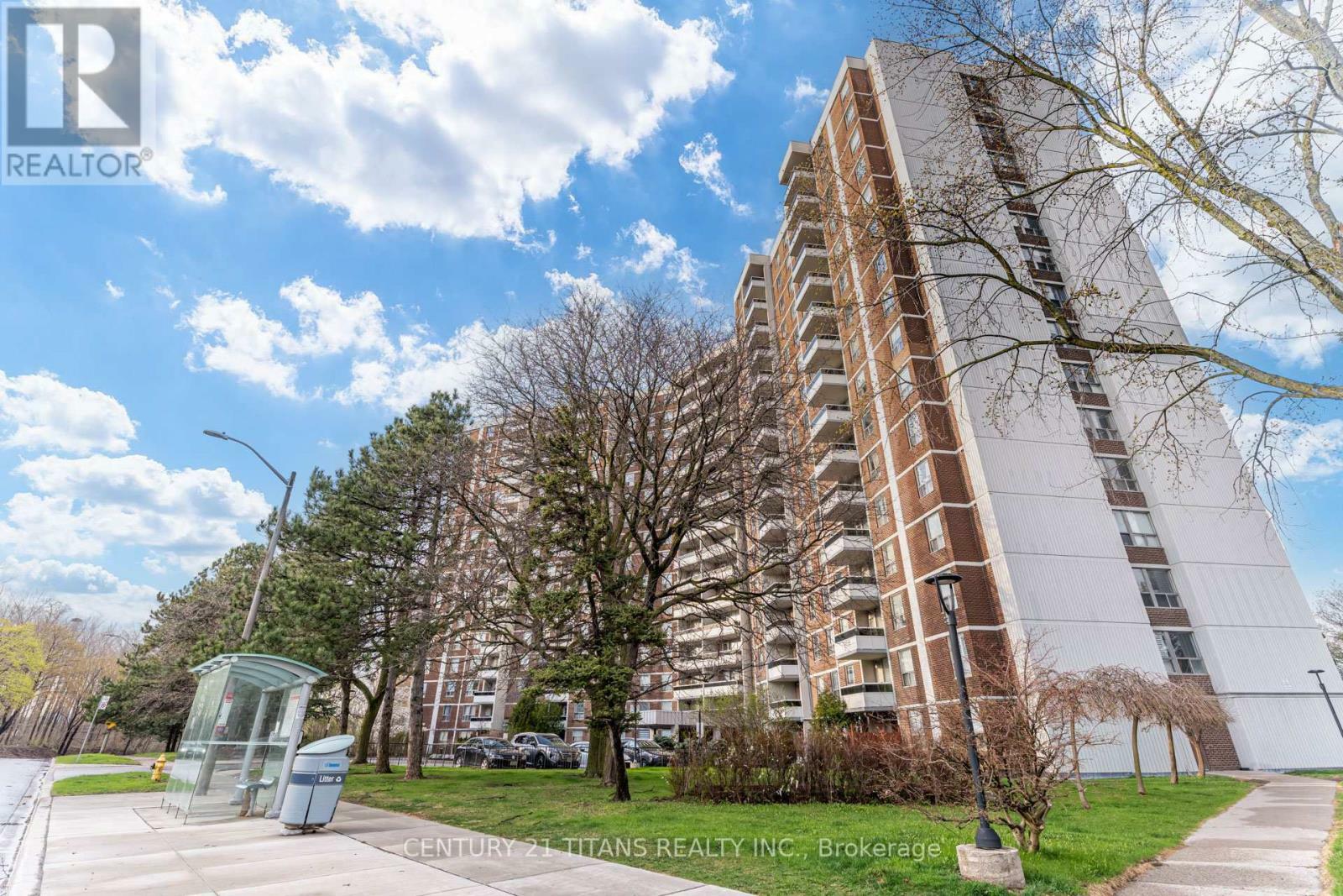 Property Photo: 5 Shady Golfway 1510 ON M3C 3A5