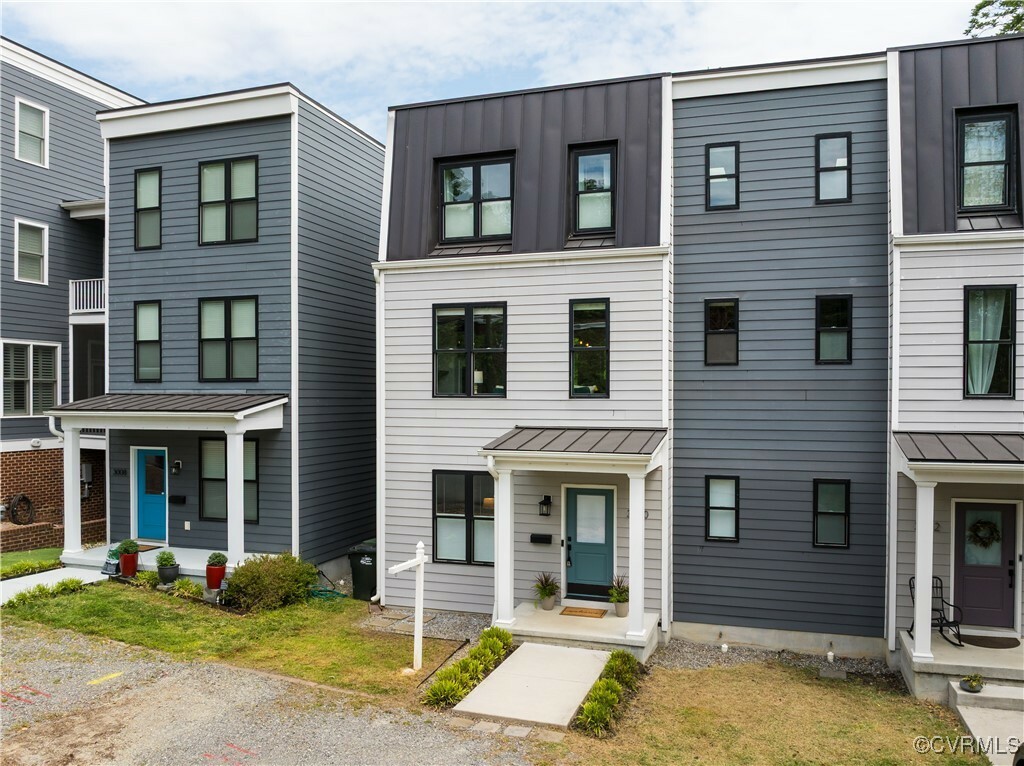 Property Photo: 3010 E Franklin Street VA 23223