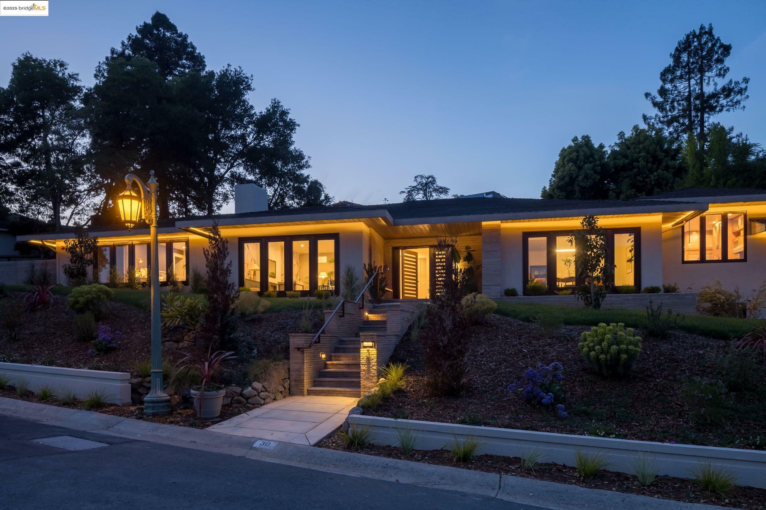30 Lincolnshire Dr  Oakland CA 94618 photo