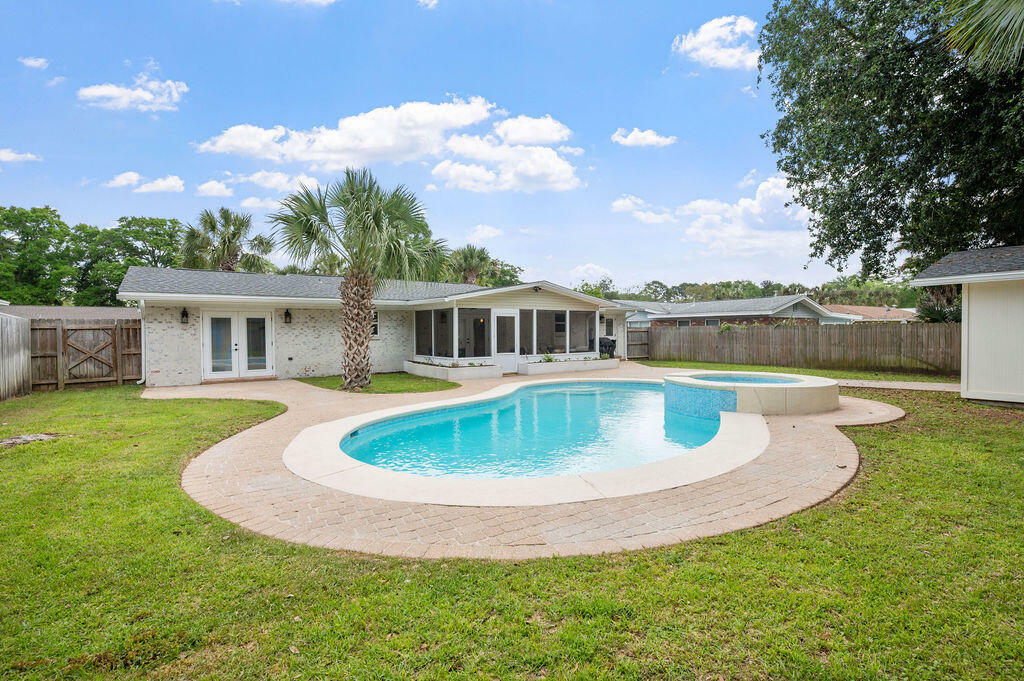 Property Photo: 321 St Andrews Drive FL 32578