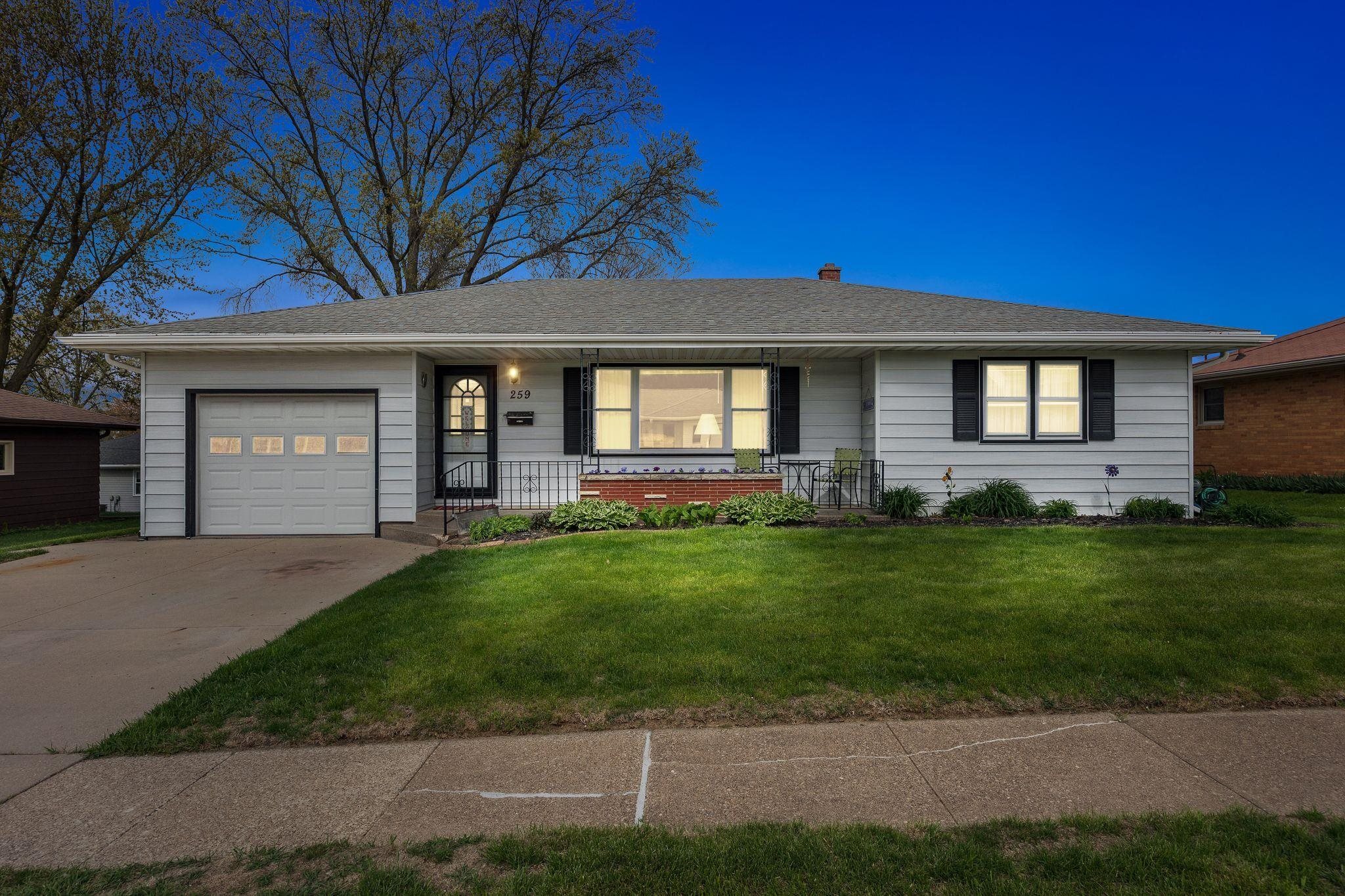 Property Photo:  259 Princeton Place  IA 52001 