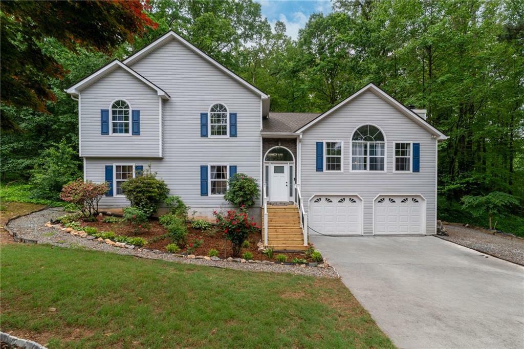Property Photo: 204 Queensbury Court GA 30102