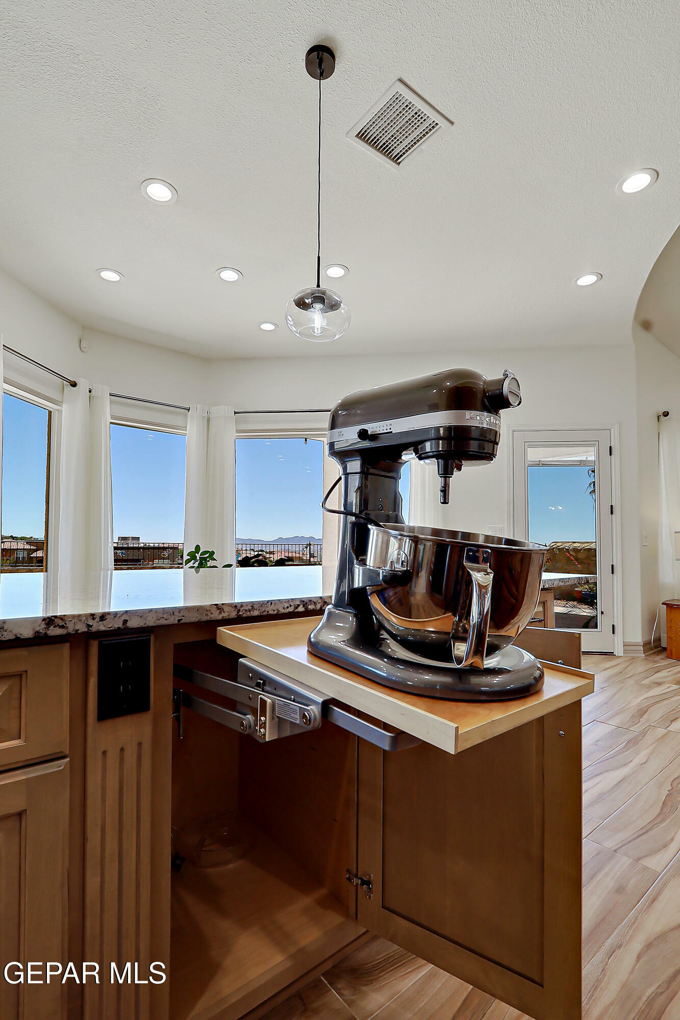 Property Photo: 1116 Calle Parque Drive TX 79912