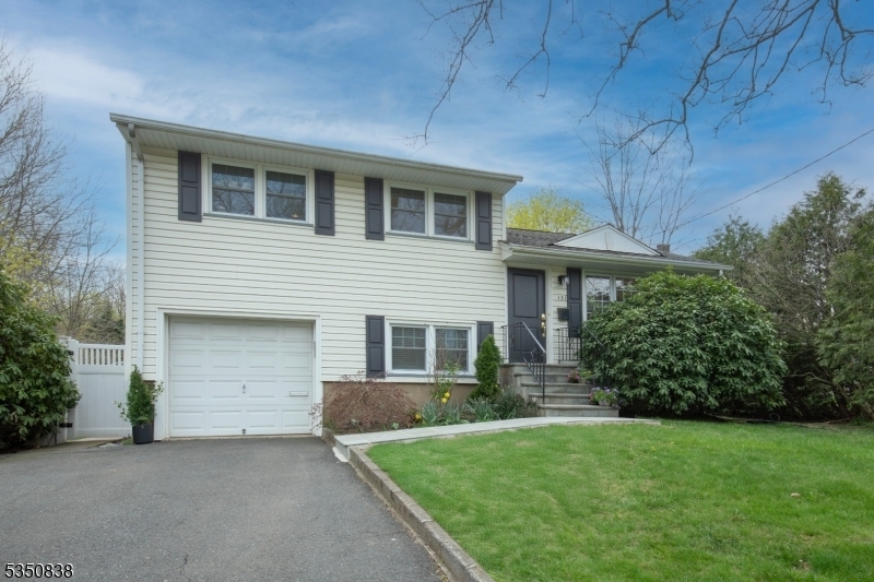 131 Orchard St  Summit City NJ 07901 photo