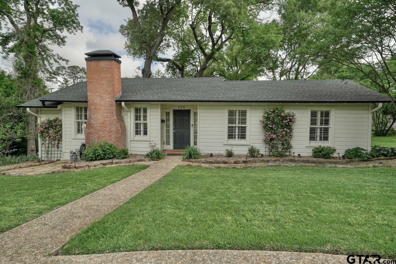Property Photo: 608 E 5th Street TX 75701