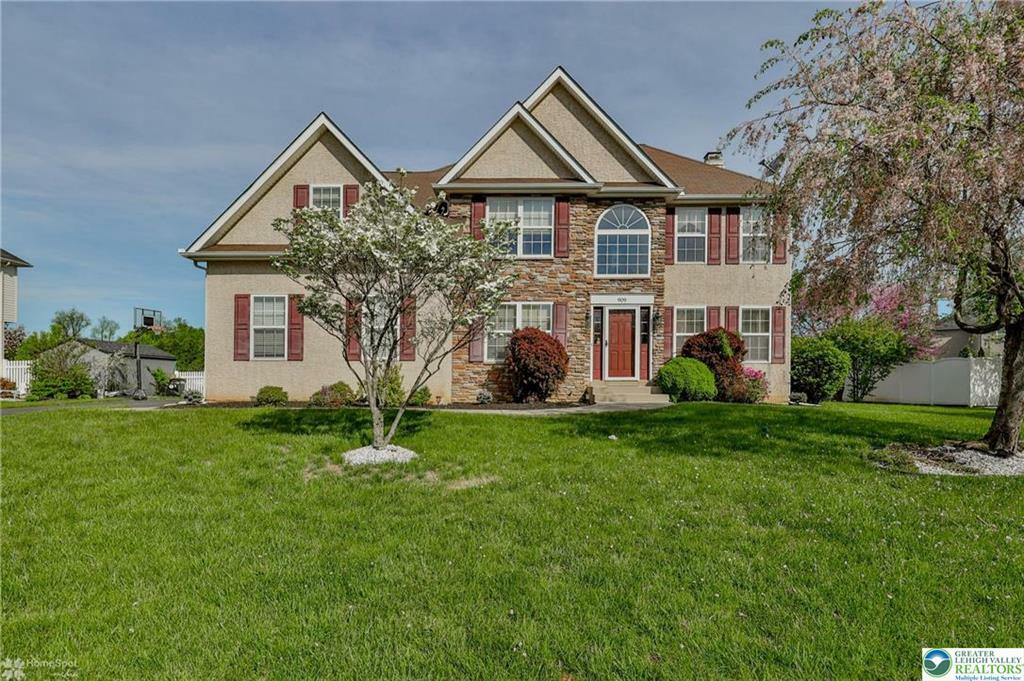 Property Photo: 909 Heather Lane PA 18040