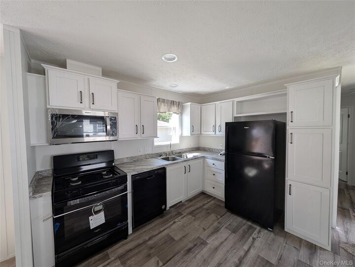 Property Photo:  97 Cedar Avenue #27  NY 12553 