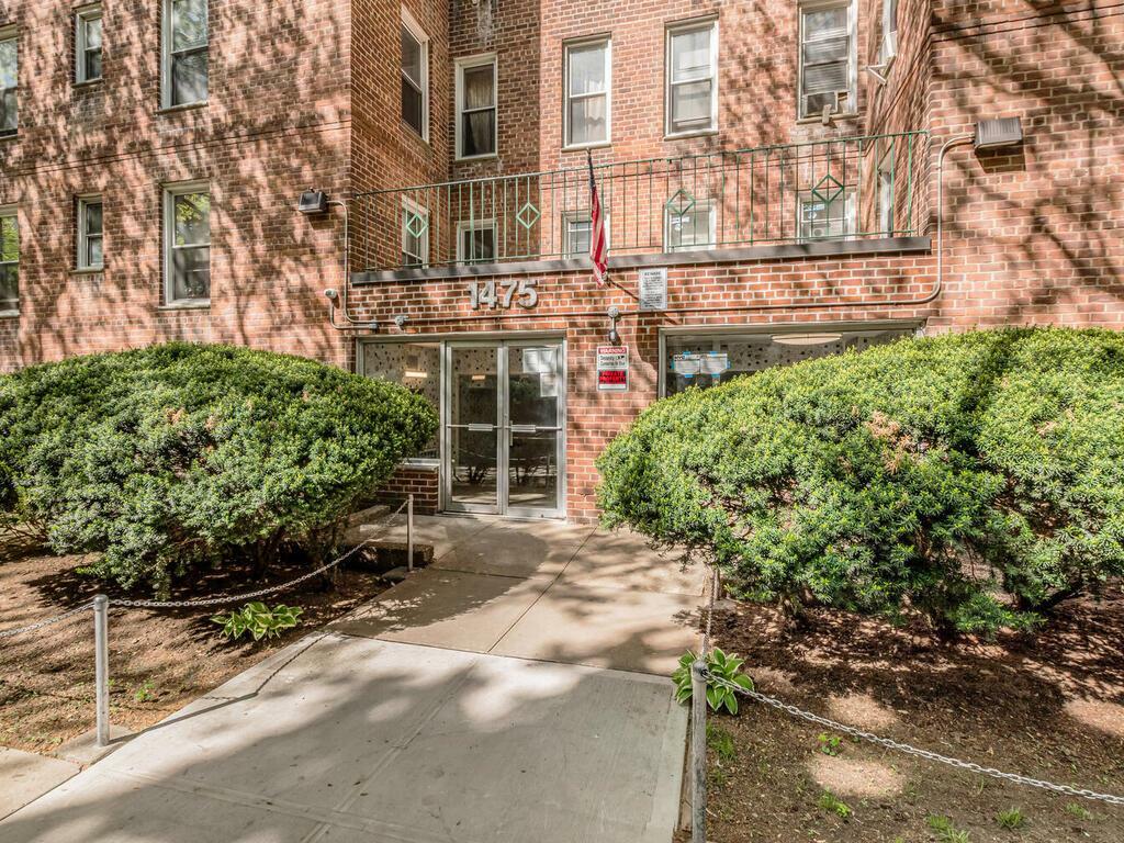 Property Photo: 1475 Thieriot Avenue 5N NY 10460