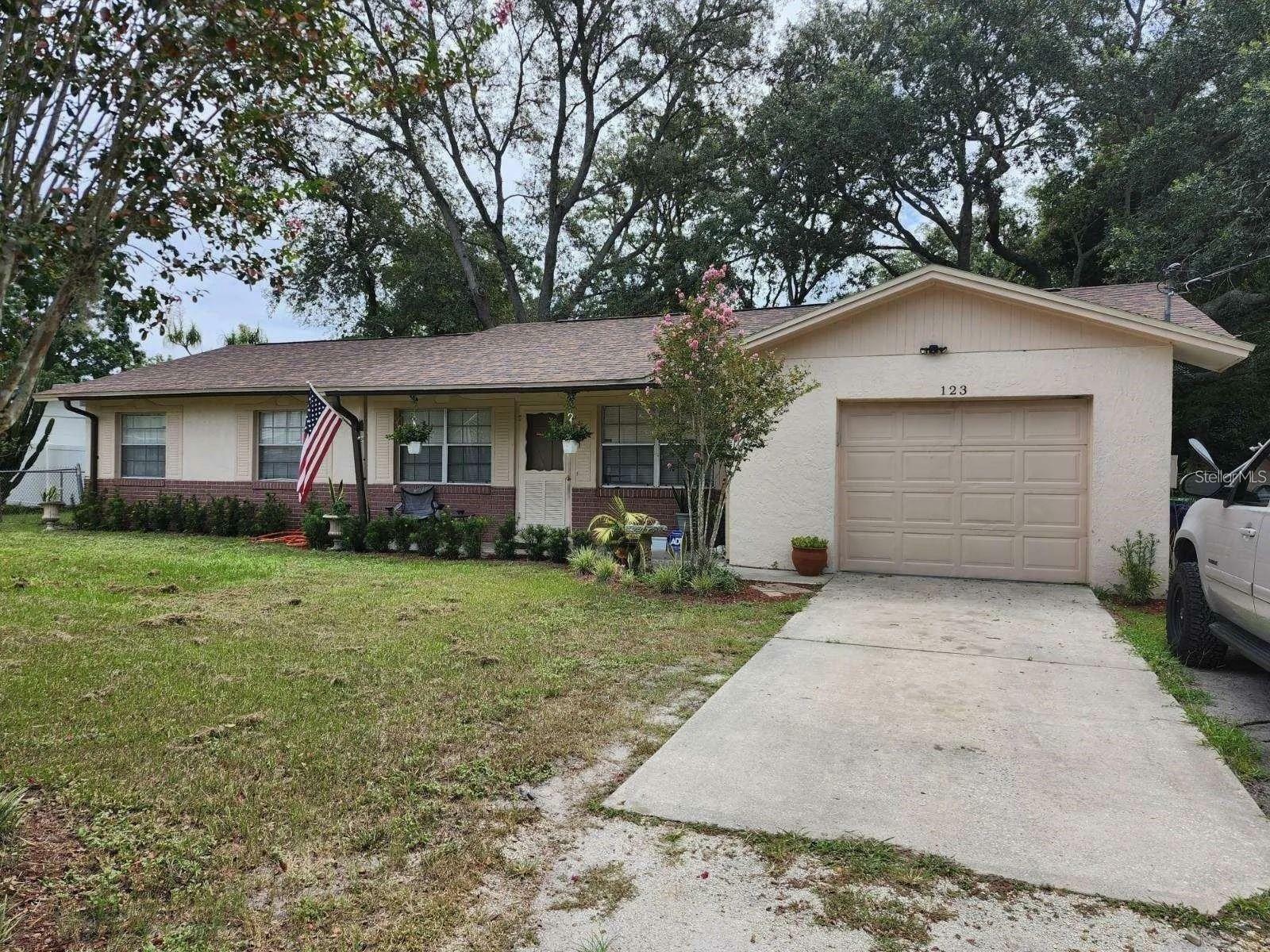 Property Photo: 123 N High Street FL 32746