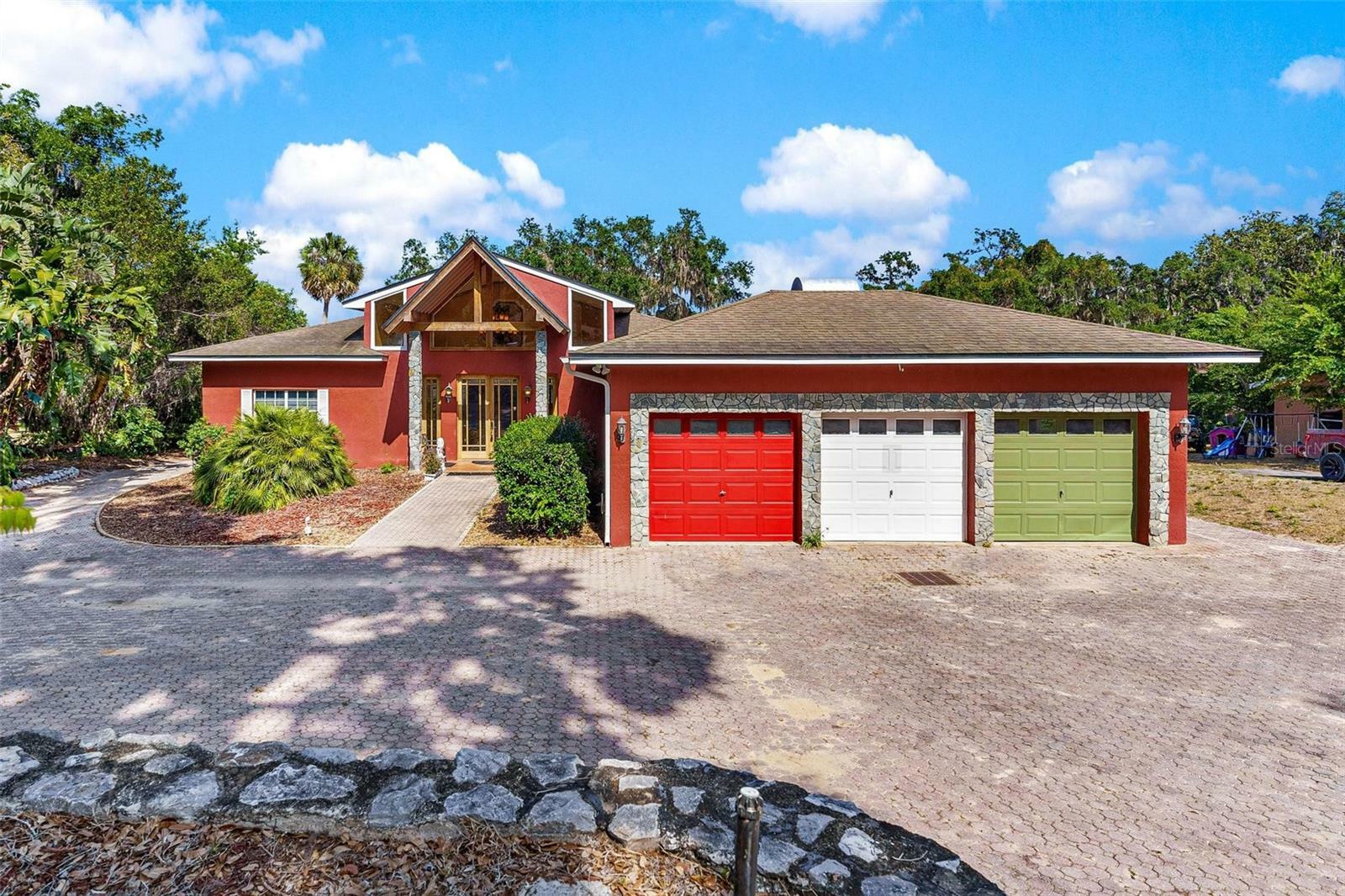Property Photo: 2400 N Griffin Drive FL 34748