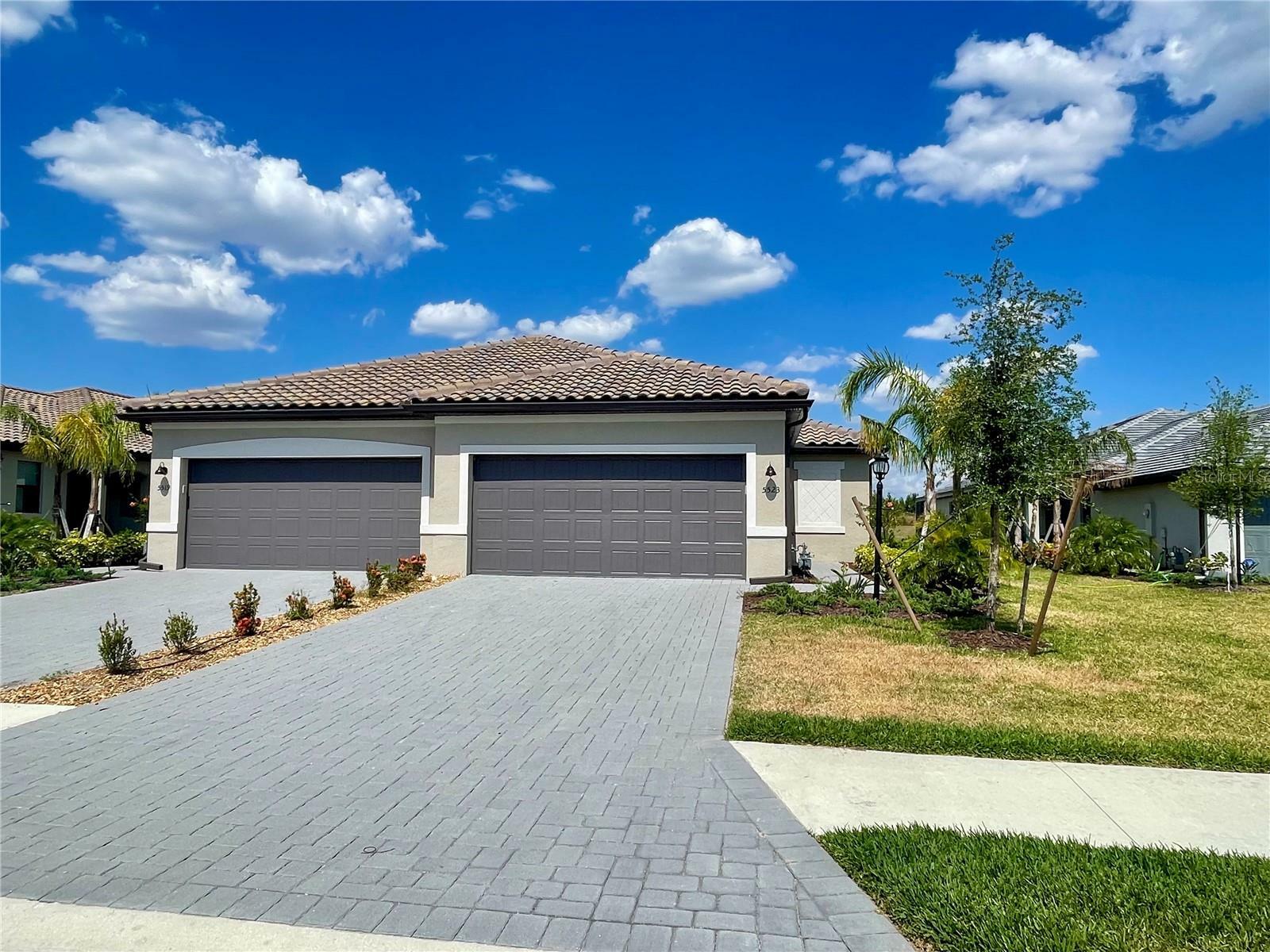 Property Photo: 5523 Sapphire Stone Cove FL 34211