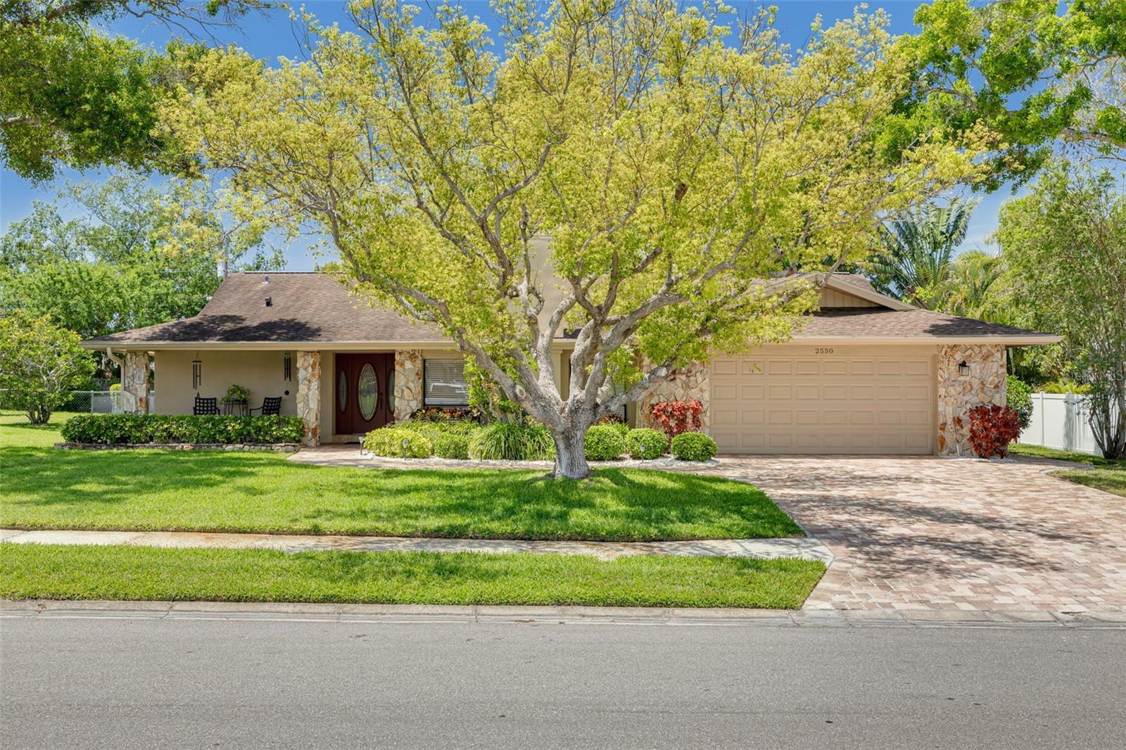 Property Photo: 2550 Rolling View Drive FL 34698