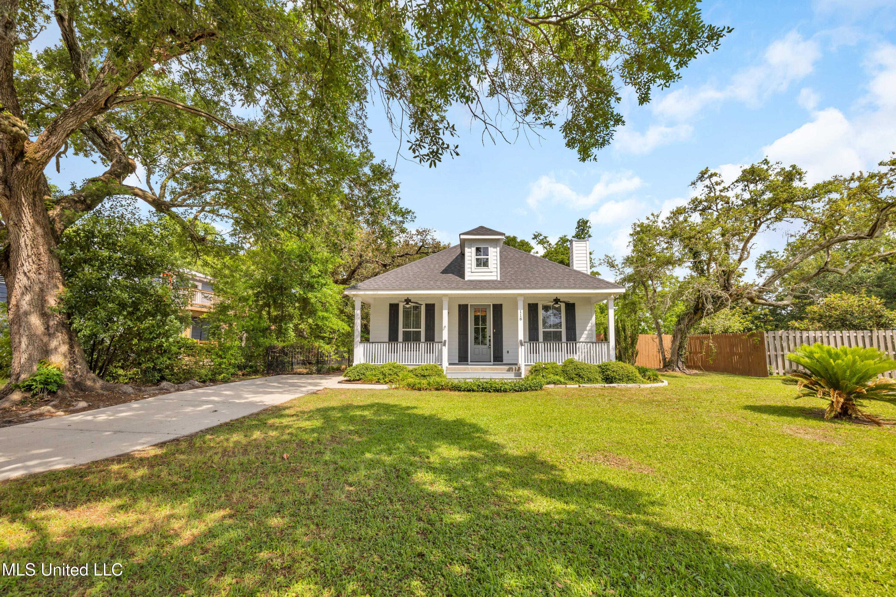 Property Photo: 118 W Third Street MS 39560