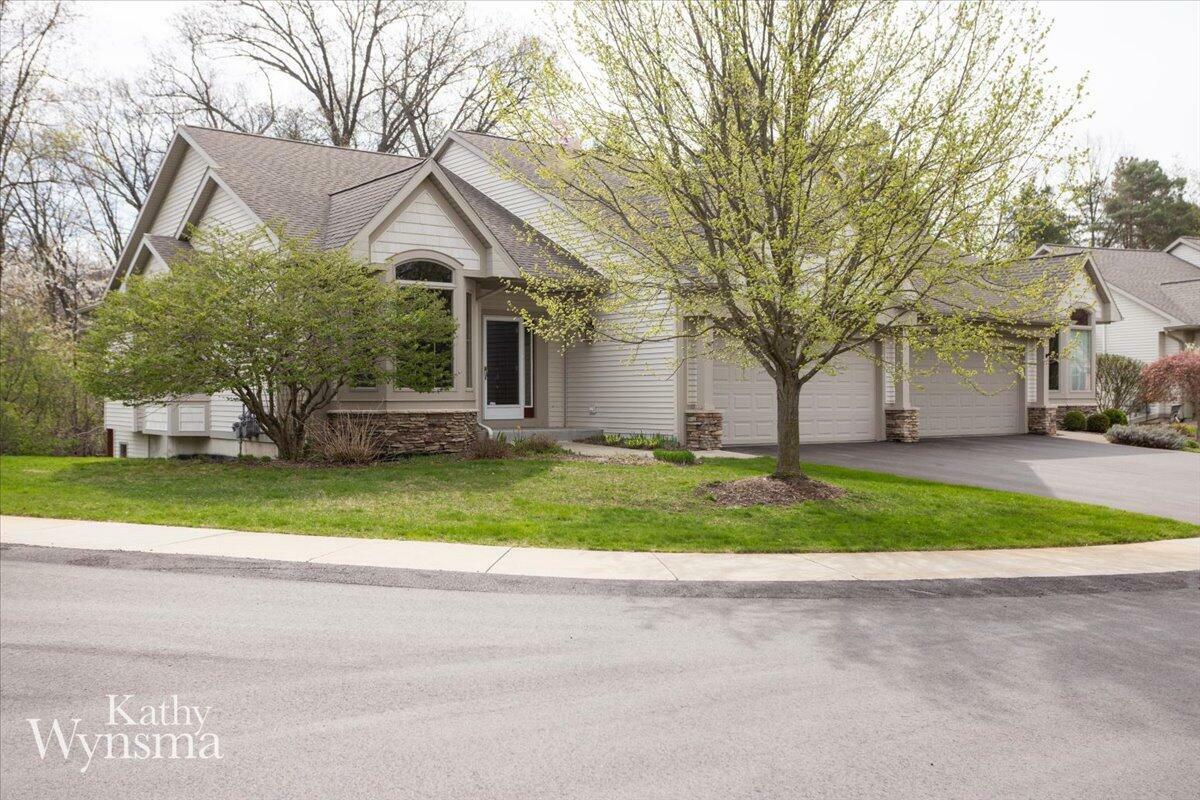 Property Photo: 4231 Willow Lane Drive NE MI 49525