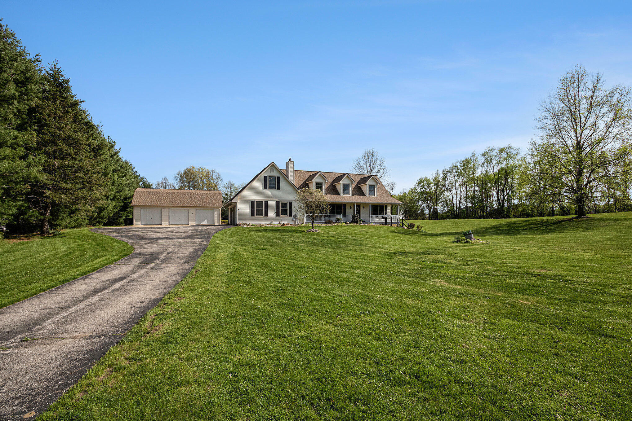 Property Photo: 6010 Long Lake Road MI 49103