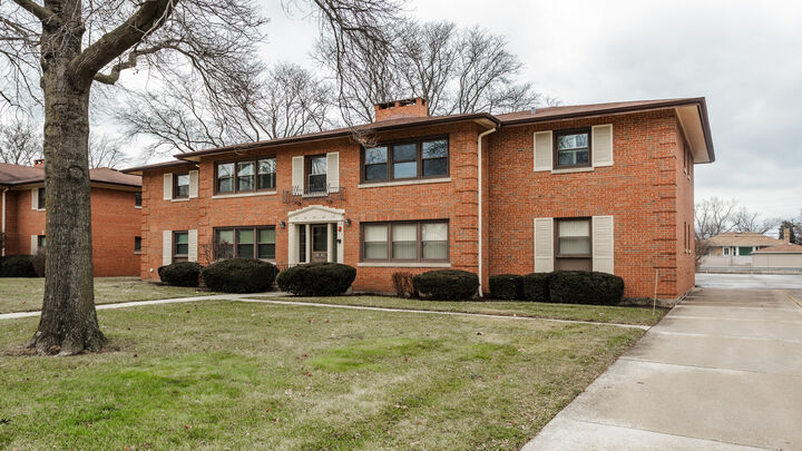 10630 W Cermak Road 2E  Westchester IL 60154 photo