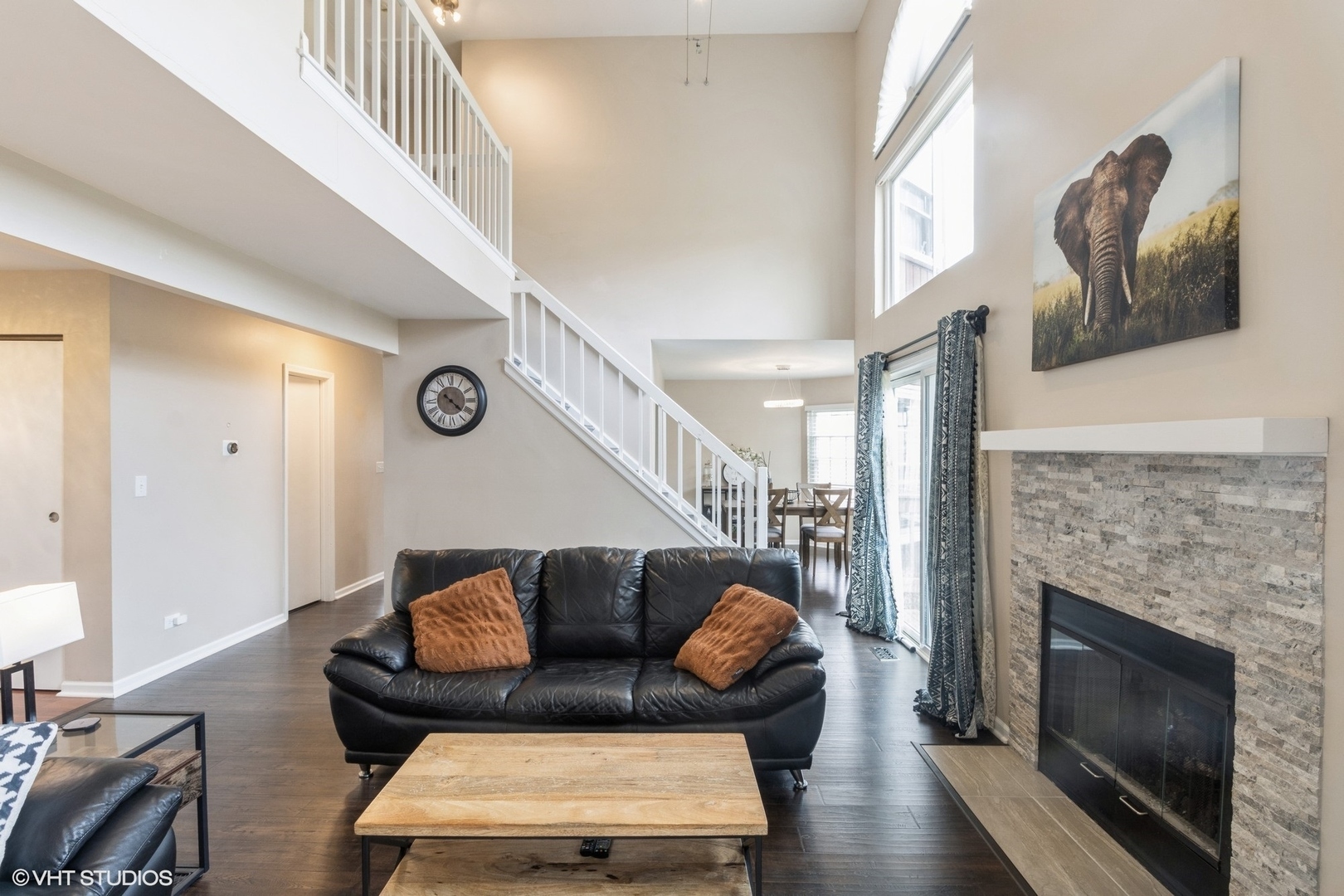 Property Photo: 420 Ascot Lane IL 60107