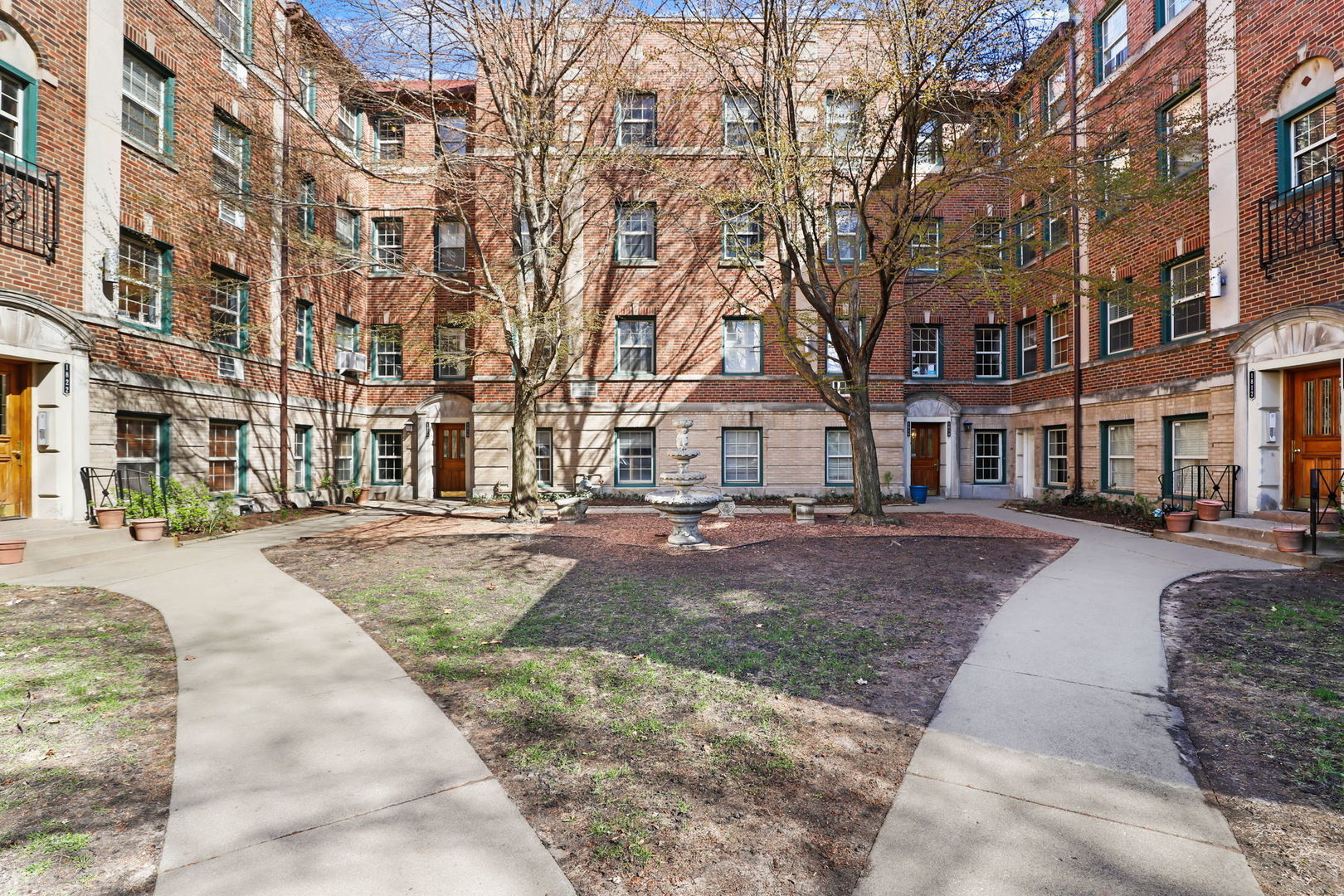 Property Photo: 1820 W Chase Avenue 2 IL 60626