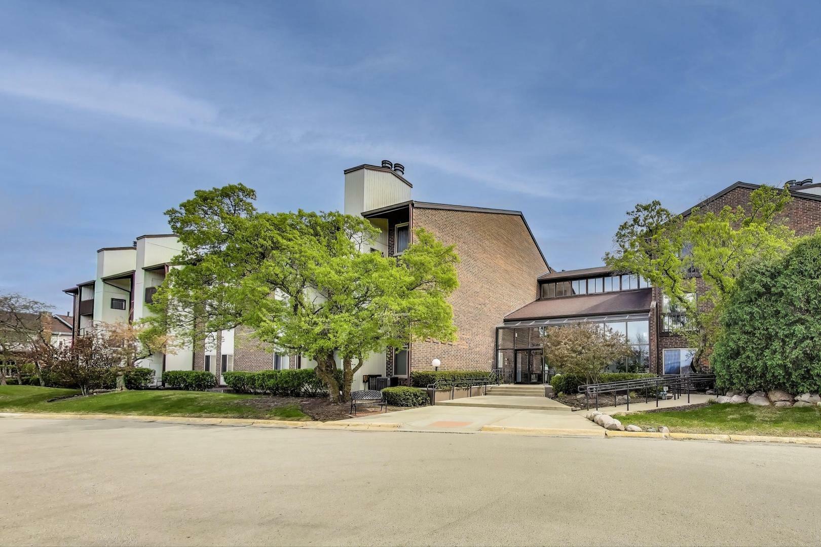 Property Photo: 3085 Pheasant Creek Drive 114 IL 60062