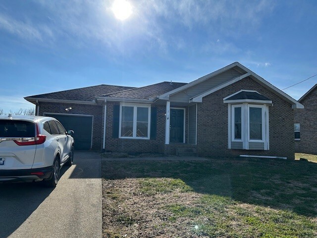 Property Photo: 213 Windmeade Cir TN 37042