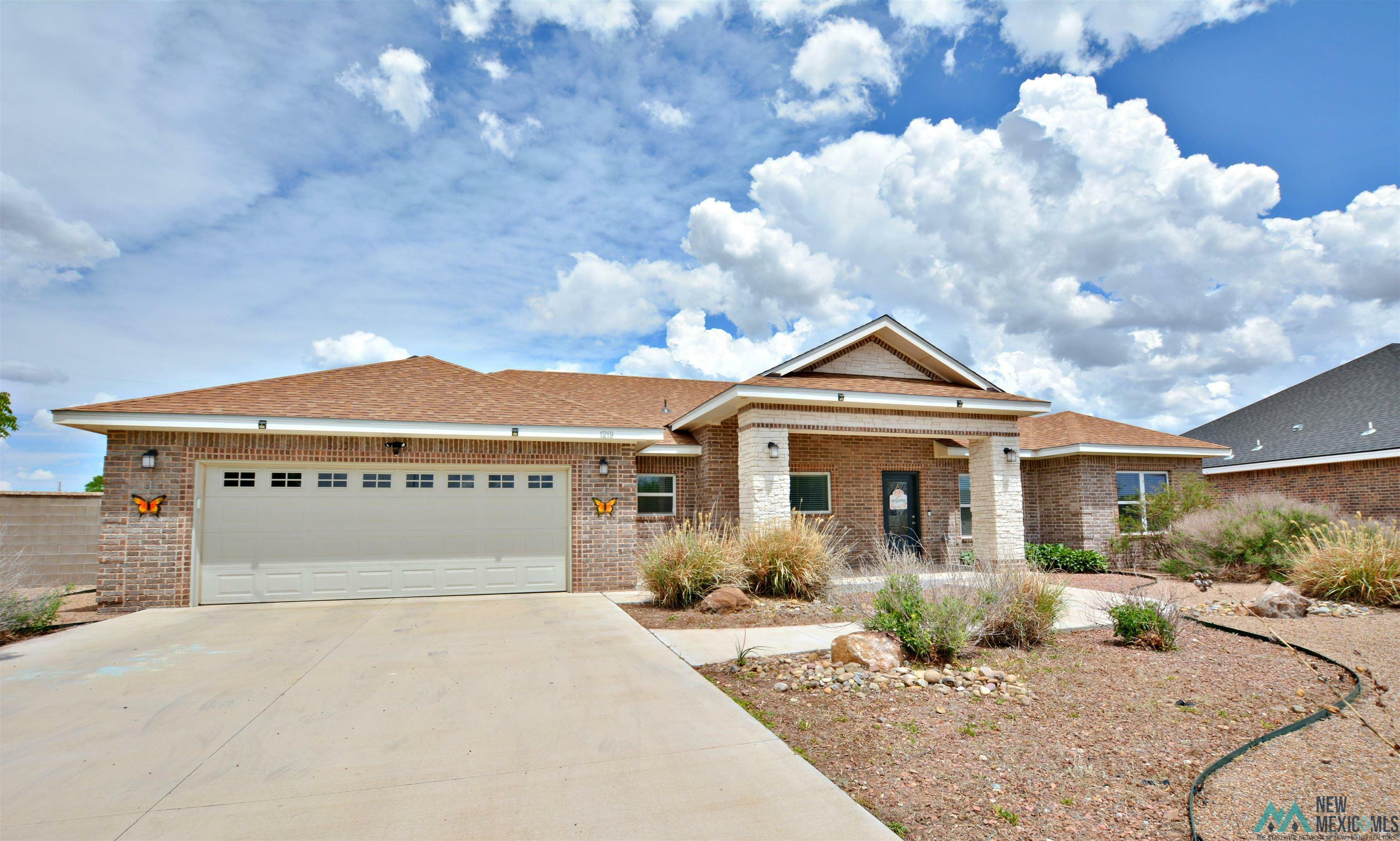 Property Photo:  1219 Oakwood Circle  NM 88130 