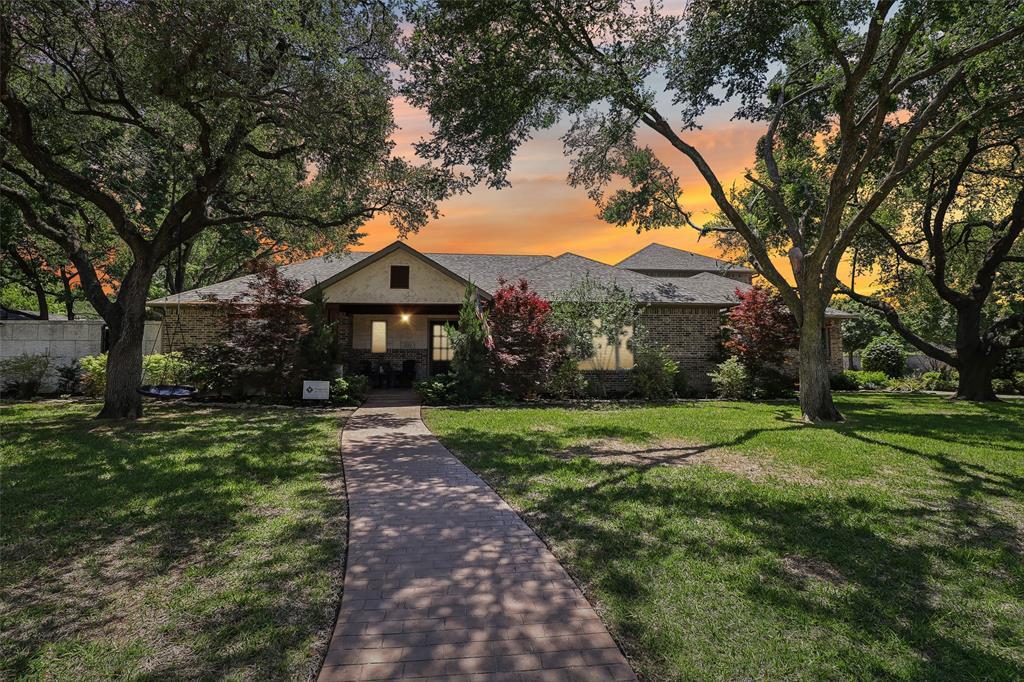 Property Photo: 5510 Preston Haven Drive TX 75230