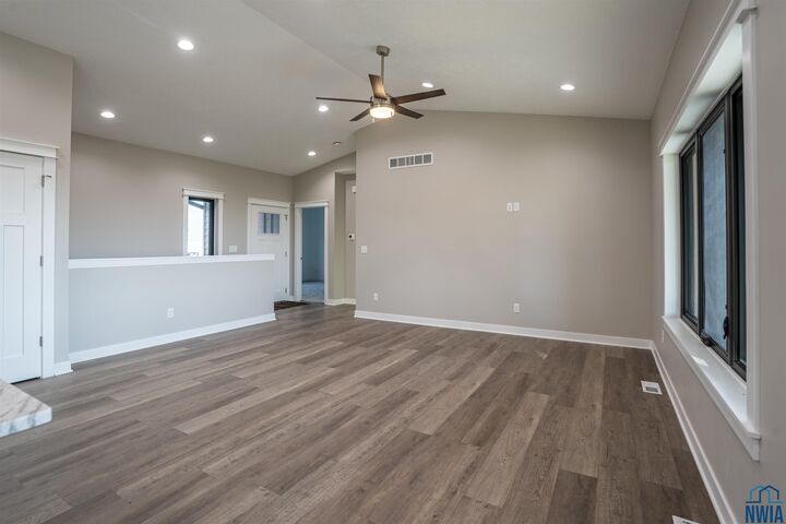 Property Photo:  708 17th St SE  IA 51041 