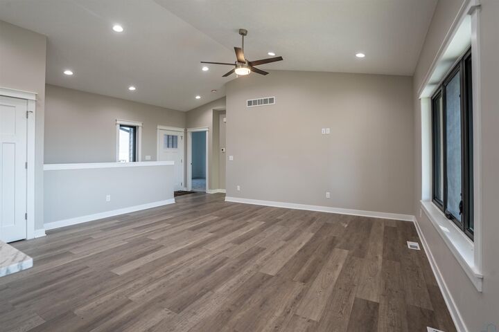 Property Photo: 708 17th St SE IA 51041