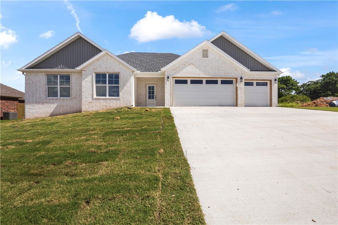 Property Photo:  7900 Teton Trl Avenue  AR 72762 
