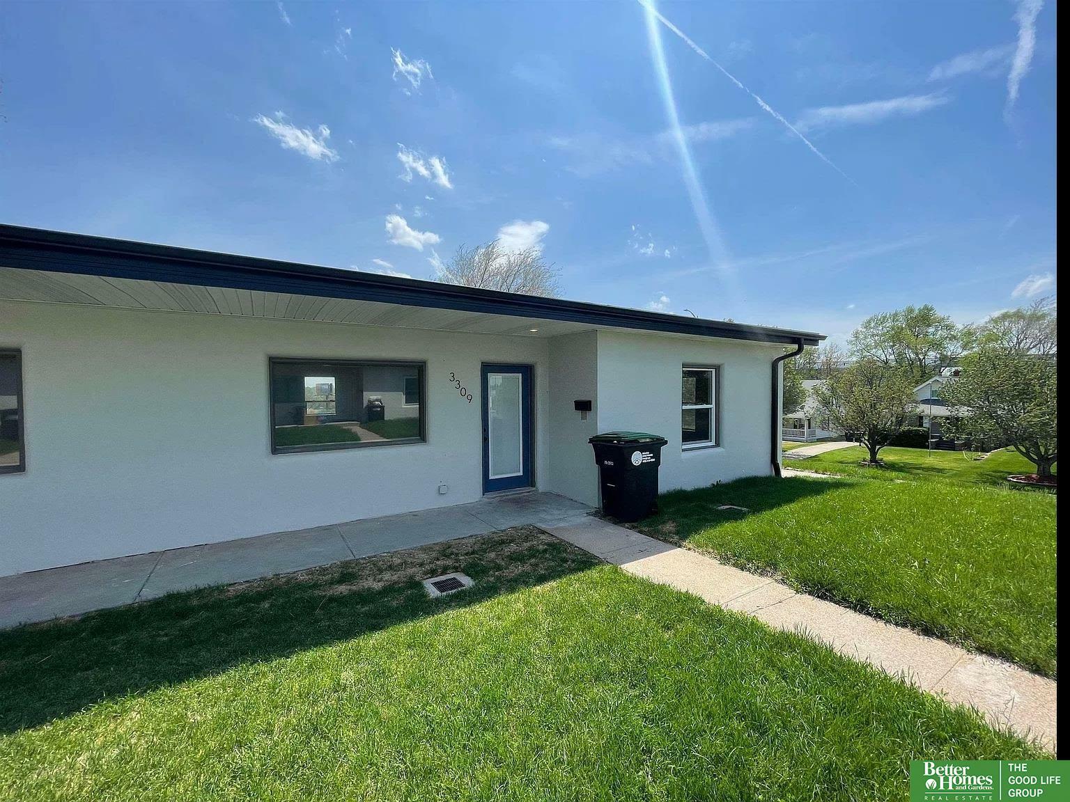 Property Photo: 3309 S 32 Avenue NE 68105