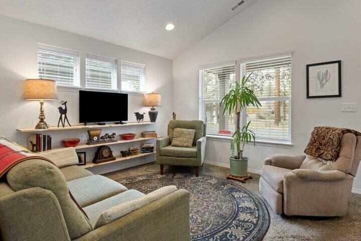 Property Photo:  928 N Trinity Way  OR 97759 