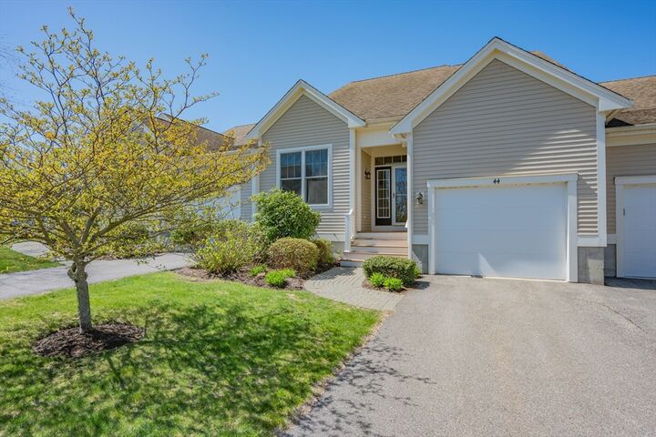 Property Photo:  44 Twin Oaks Dr 44  MA 02649 