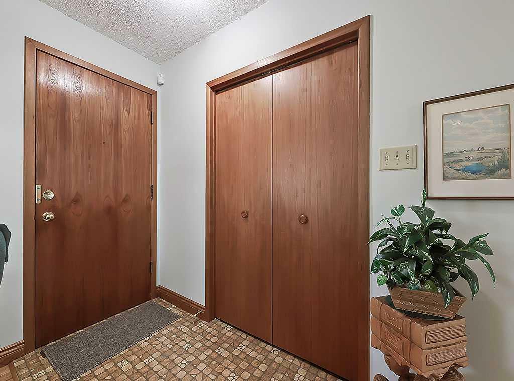 Property Photo: 44 Rosevale Drive NW AB T2K 1N5