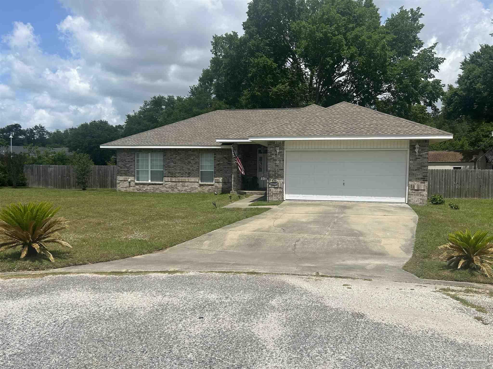 Property Photo: 5761 Twisted Oak Ct FL 32571