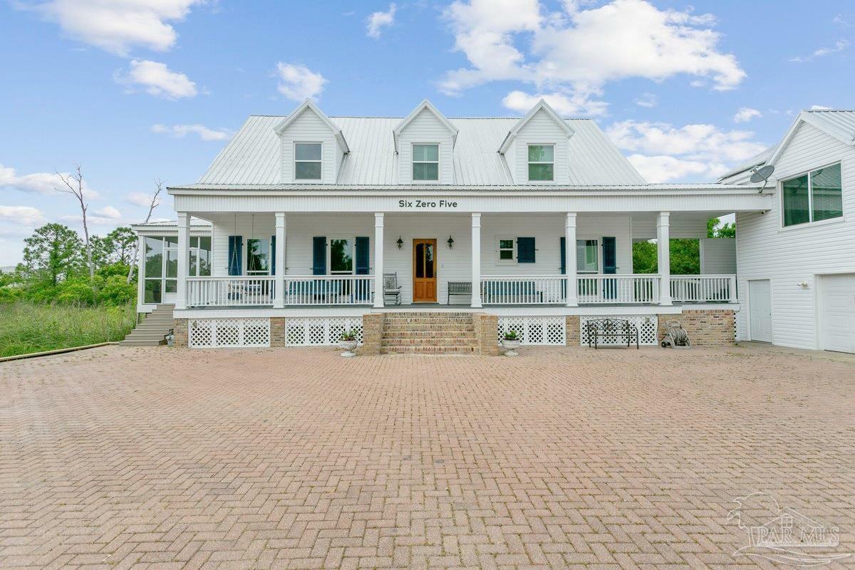 Property Photo: 605 Chesapeake Dr FL 32561