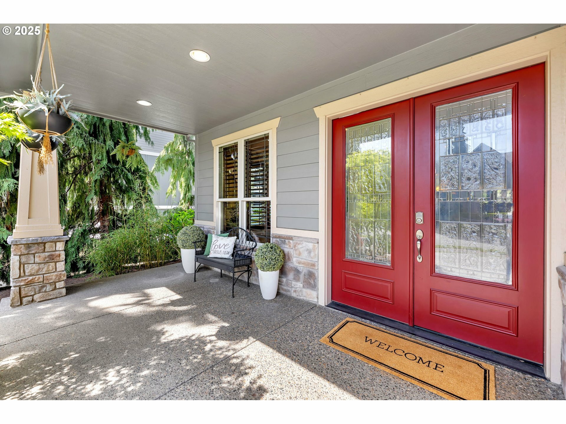 Property Photo: 669 W T St WA 98671