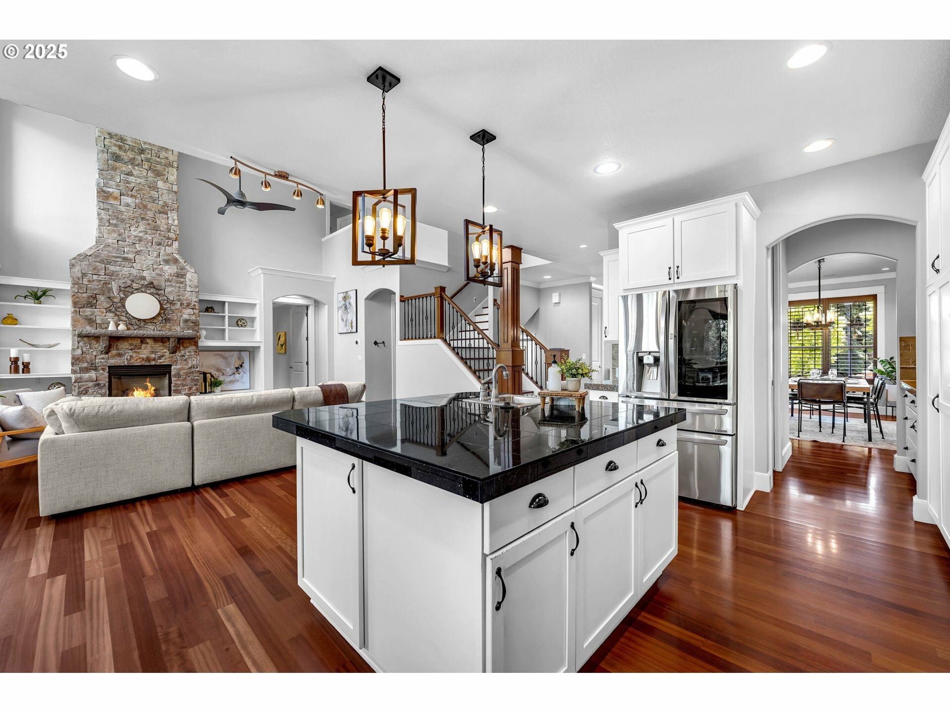 Property Photo: 669 W T St WA 98671