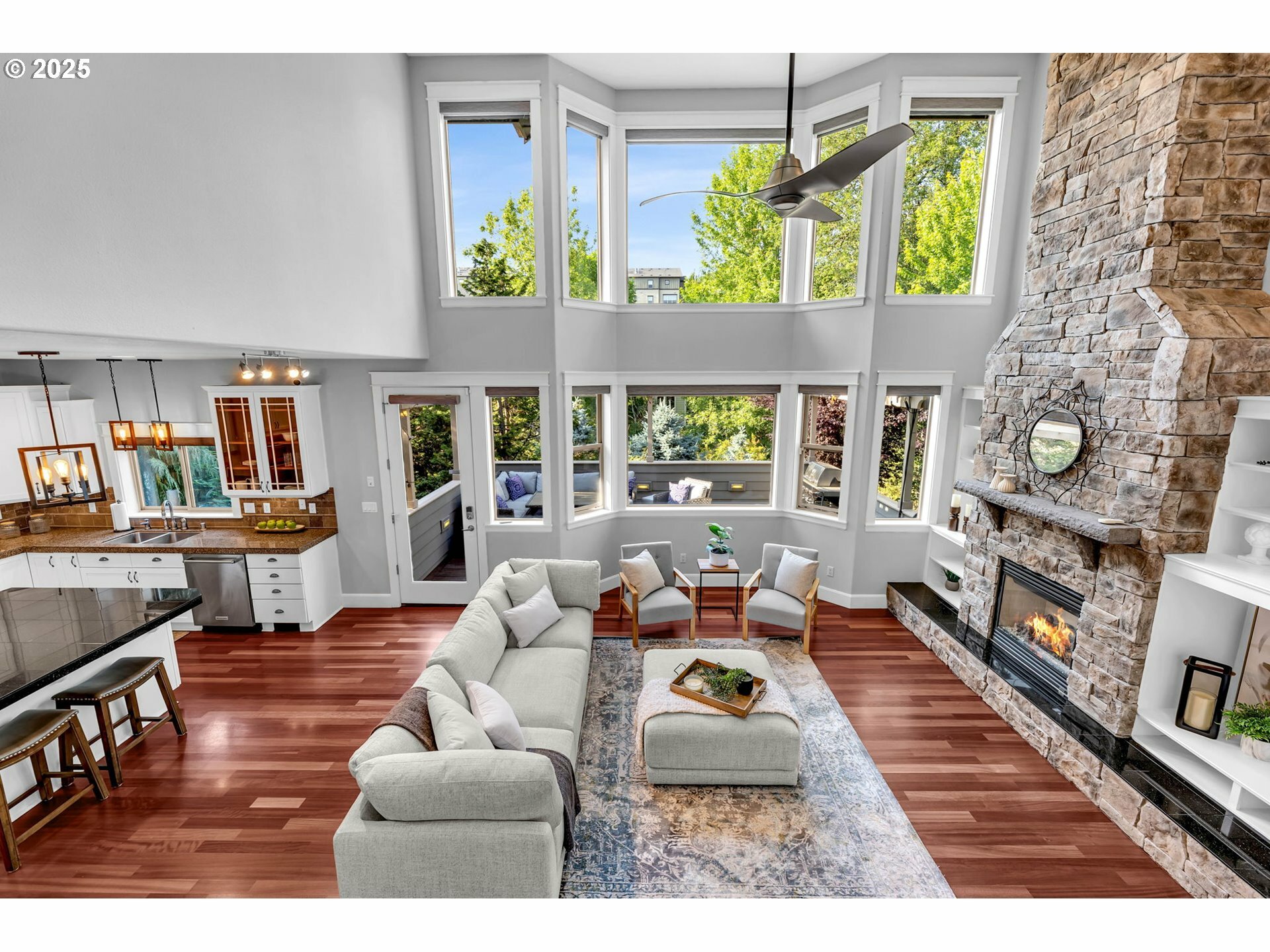Property Photo: 669 W T St WA 98671