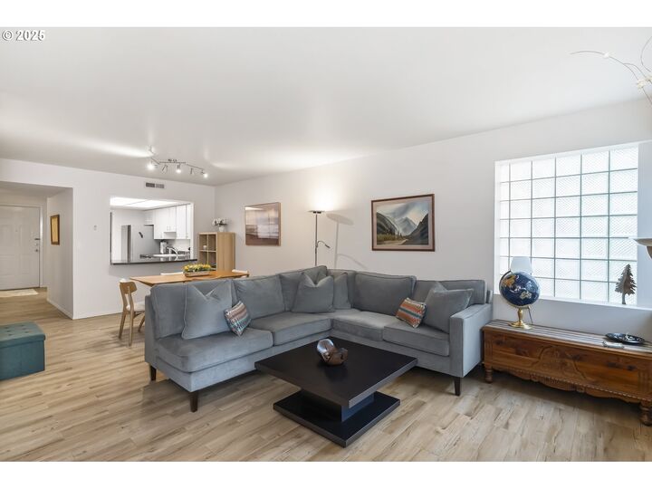 Property Photo:  6625 W Burnside Rd 231  OR 97210 