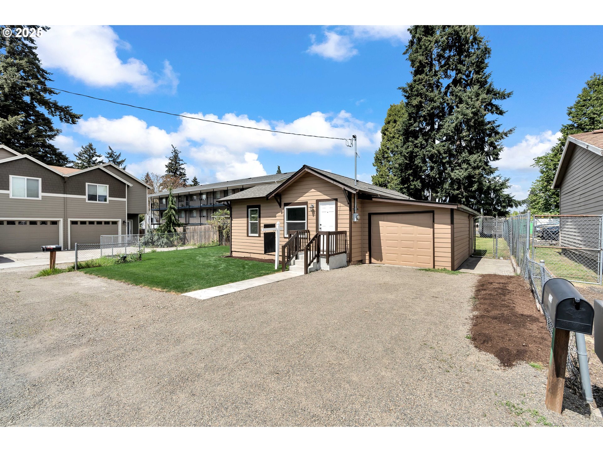 Property Photo: 2108 E 26th St WA 98661