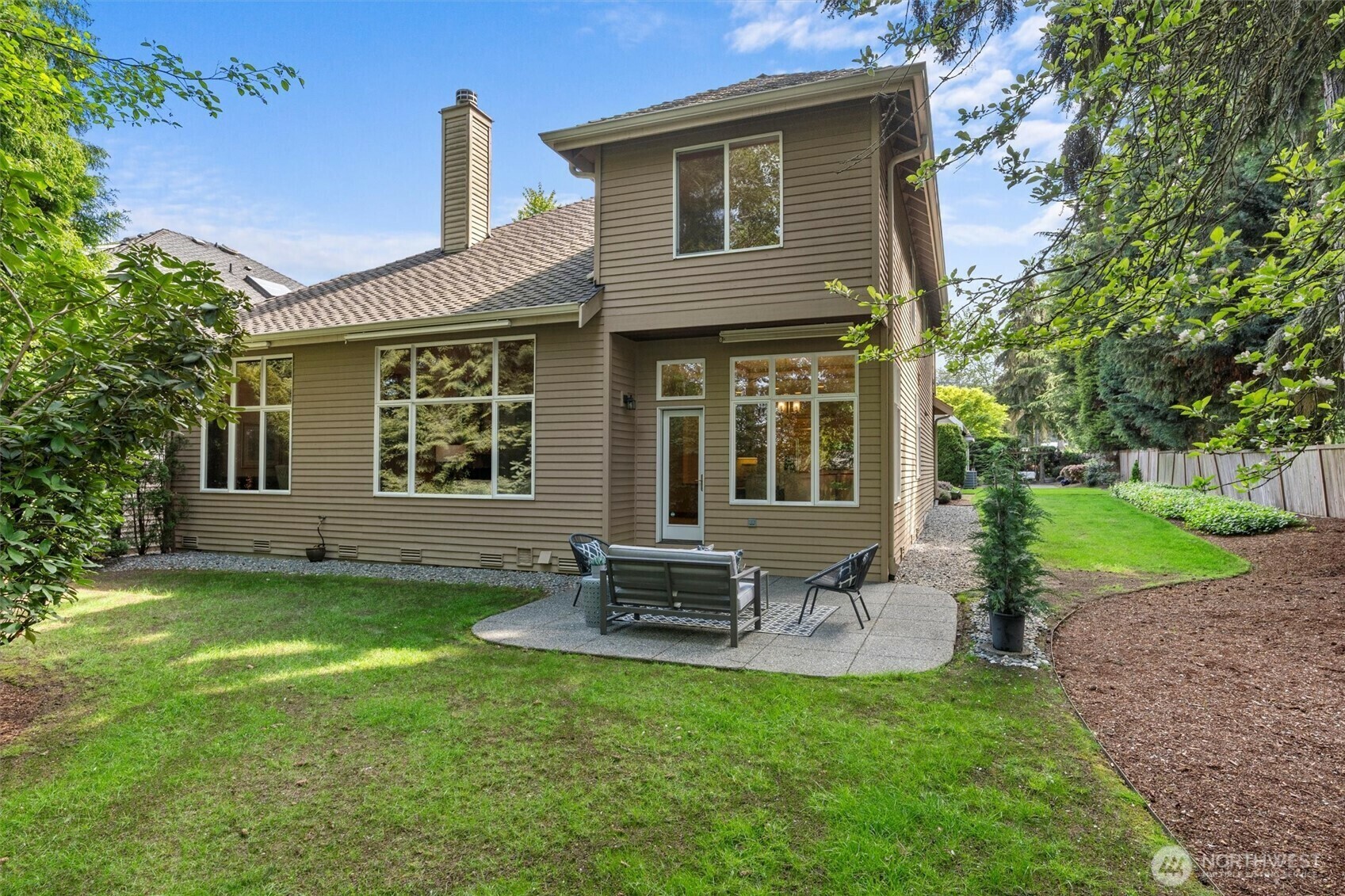 Property Photo: 8407 SE 69th Place WA 98040