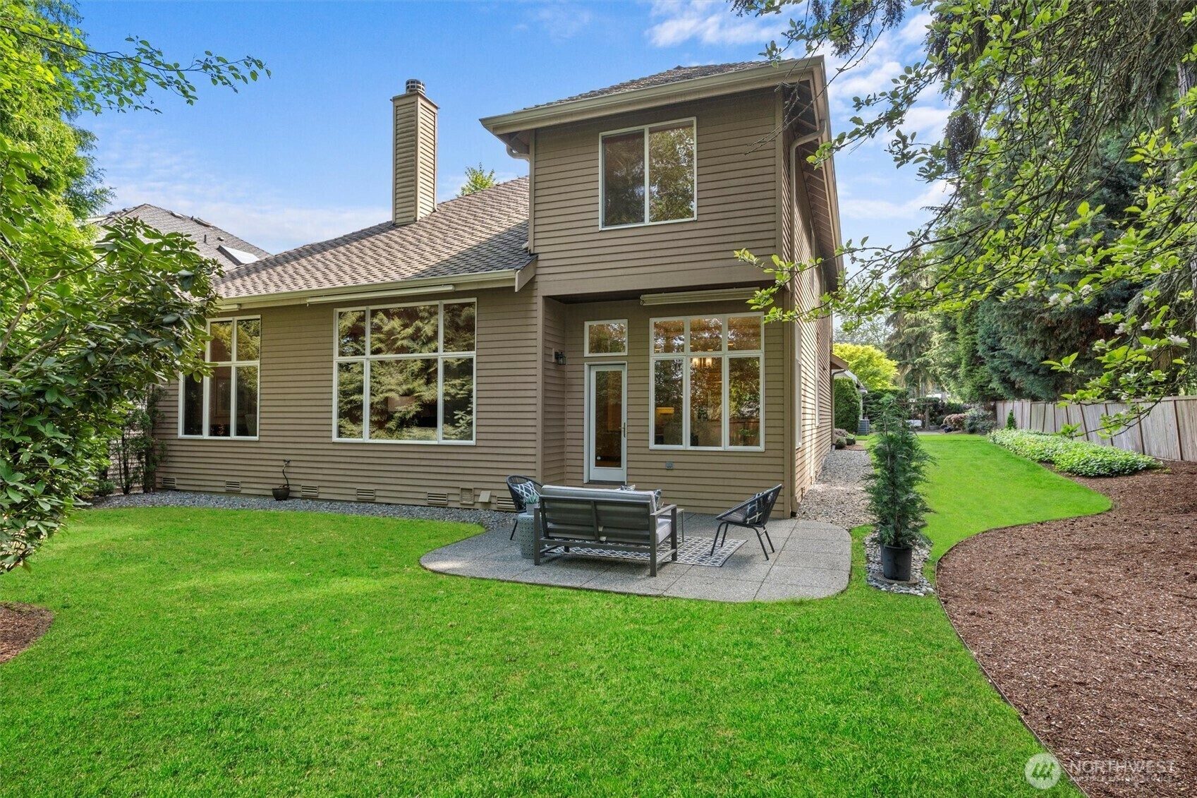 Property Photo: 8407 SE 69th Place WA 98040