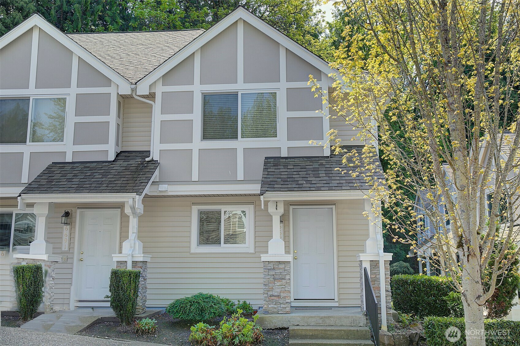 Property Photo: 6689 SE Cougar Mountain Way WA 98006