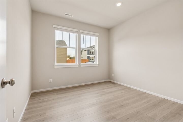 Property Photo: 794 SE 11th Place 4 WA 98045